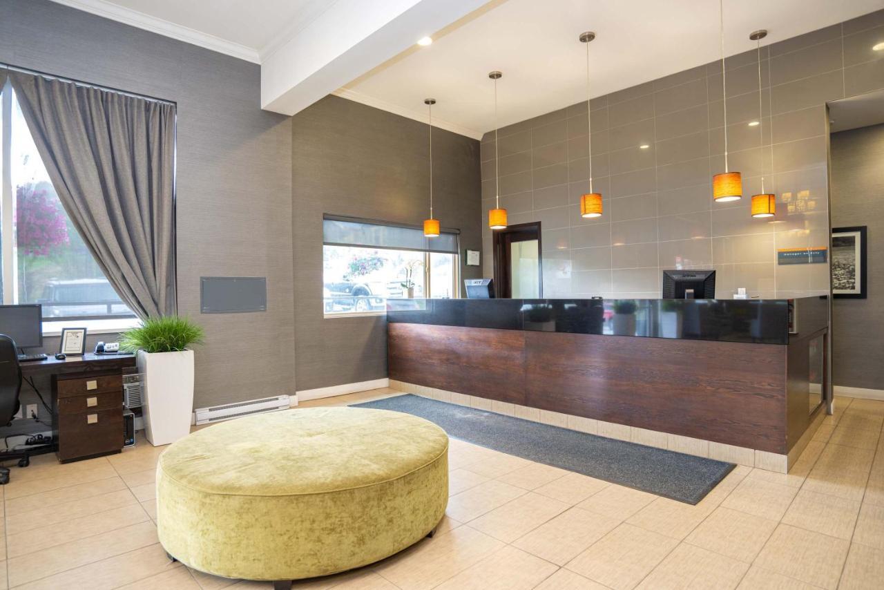 Sandman Hotel & Suites Уильямс-Лейк Экстерьер фото