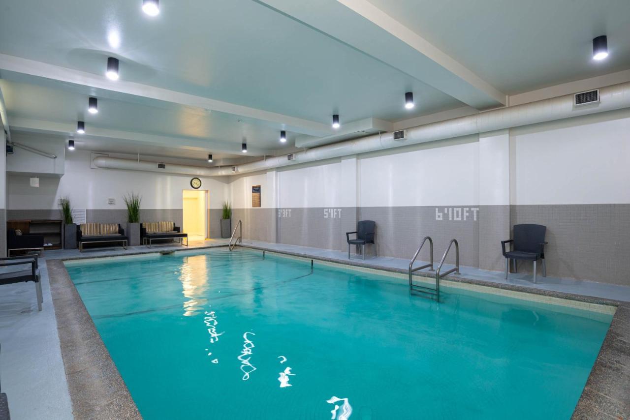 Sandman Hotel & Suites Уильямс-Лейк Экстерьер фото