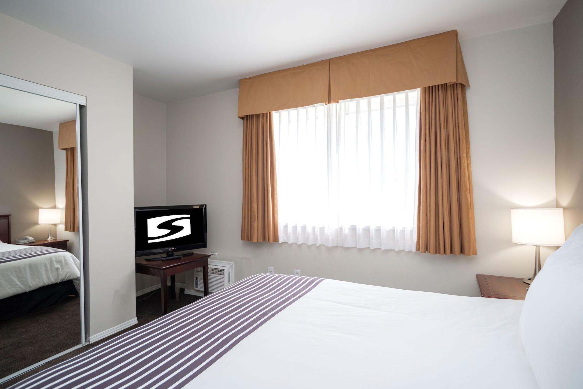 Sandman Hotel & Suites Уильямс-Лейк Экстерьер фото